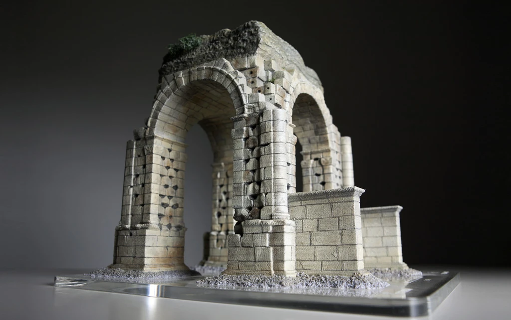3D printed scale model of the Roman Arch of Cáparra